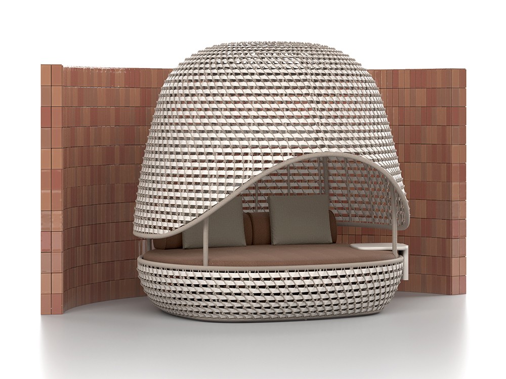 Fibra sintética, cuerda y aluminio en la daybed única Koro Cocoon de  SKLD