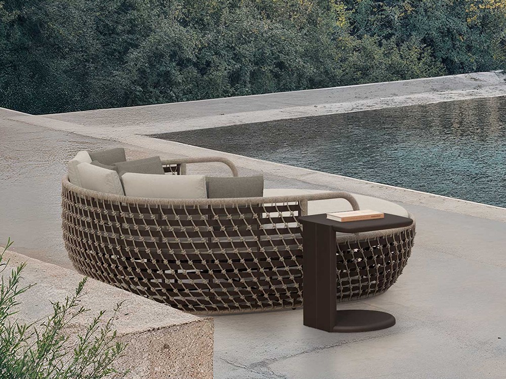 Mesa auxiliar de aluminio para exterior Koro de SKLD