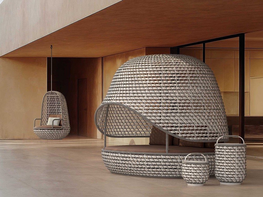 Las lámparas Koro SKLD, en dos tamaños y acabados, el complemento ideal para tu salón exterior