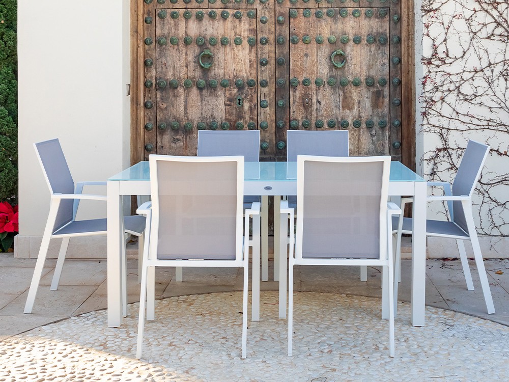 Aluminio blanco y textilene gris en la silla Lorca de Majestic Garden