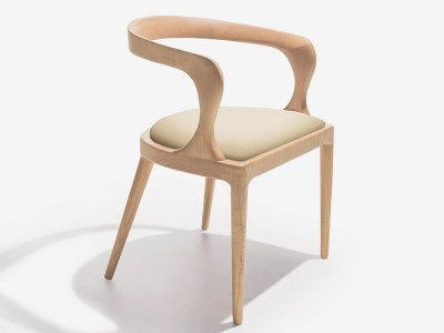 Silla de comedor de madera maciza de fresno teñido Bazk de Beltá Frajumar