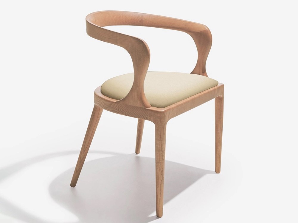 Silla tapizable en una amplia gama de tejidos Bazk de Beltá Frajumar