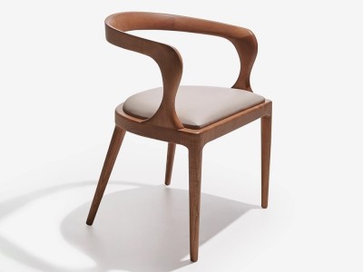 Elige el acabado teñido de la madera maciza para la silla Bazk de Beltá Frajumar