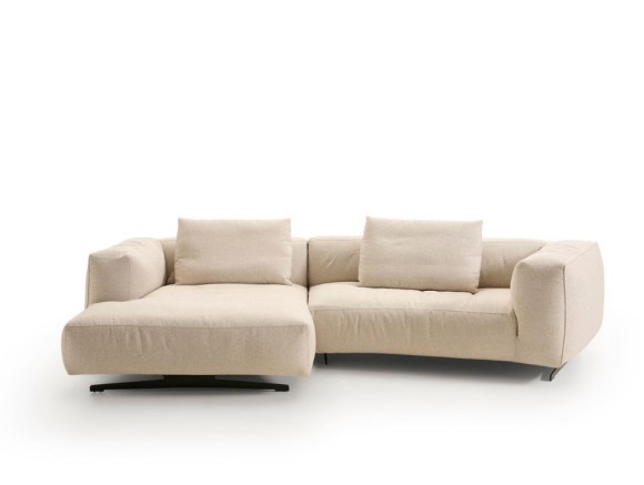 Sofá modular Arim de diseño envolvente y gran comodidad con respaldo bajo.