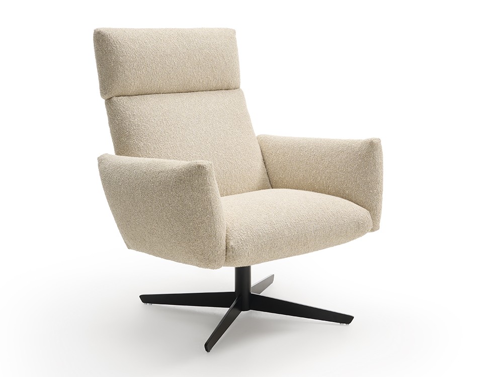 Butaca giratoria de diseño con asiento acogedor tapizado en textiles seleccionados calma.