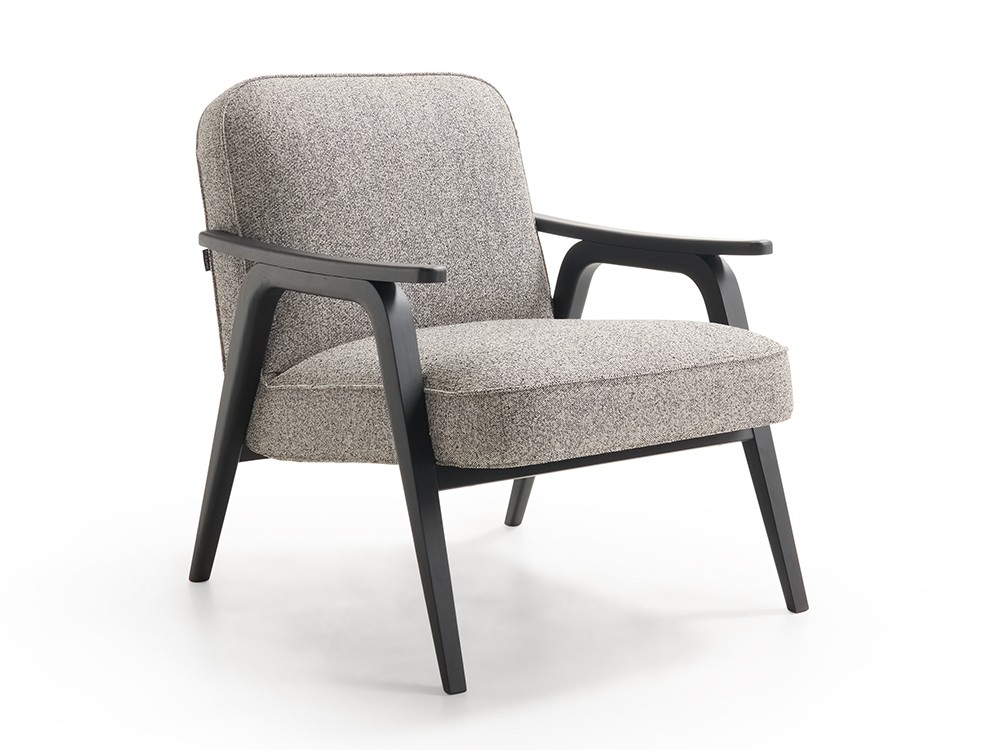 Lotu es una butaca de diseño de madera tintada y tapizada de Beltá Frajumar