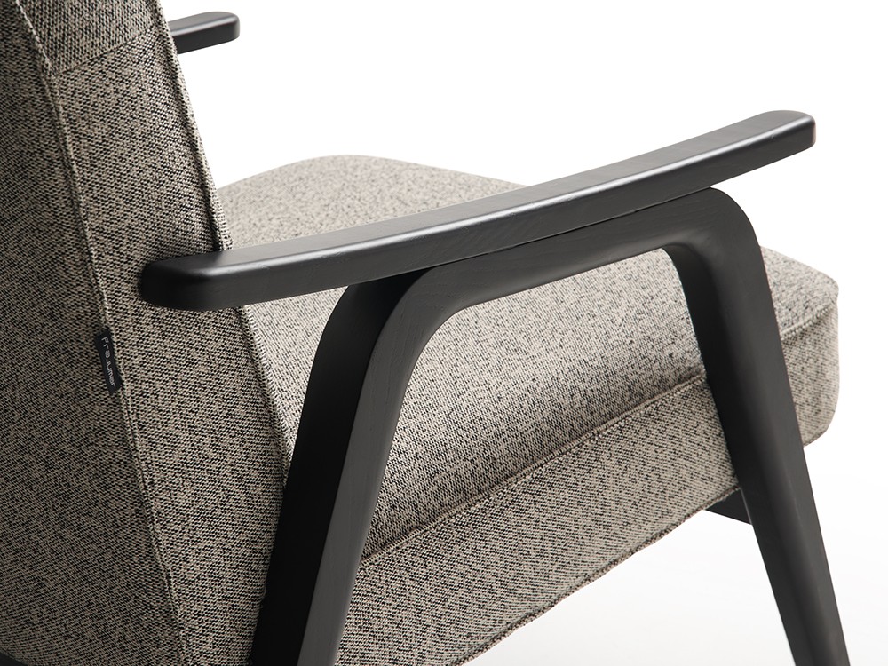 Detalle de los reposabrazos de la butaca Lotu