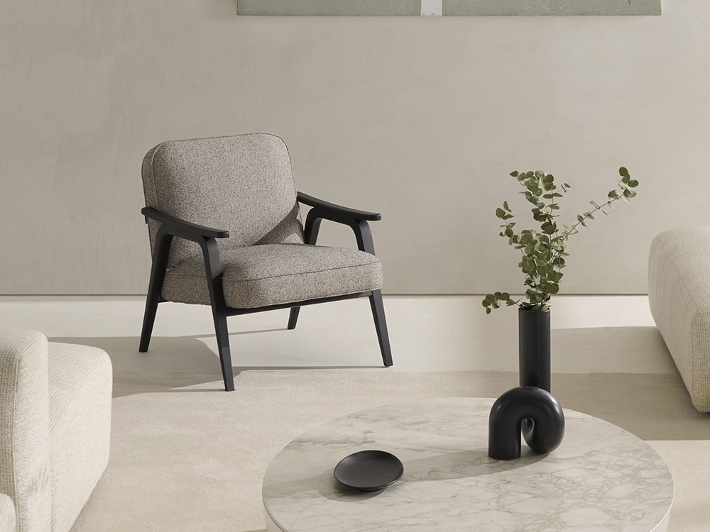 Butaca de inspiración oriental Lotu Beltá Frajumar