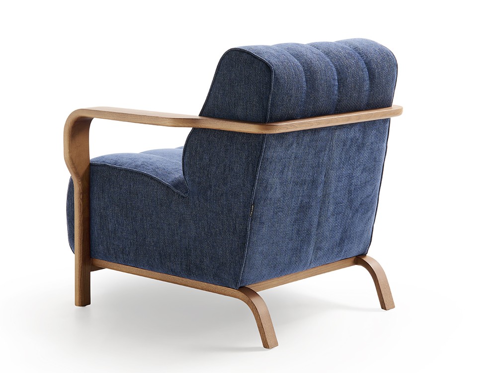 Sus formas aerodinámicas con la estructura envolvente de madera la hacen única. Royal Beltá Frajumar