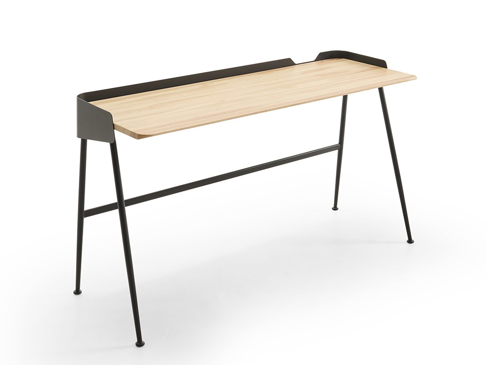 Combina acero y madera en un diseño funcional y moderno Nemy escritorio Beltá Frajumar