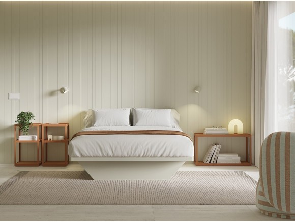 Dormitorio de estilo mediterráneo con panel, base y mesitas de noche CM04 Vive