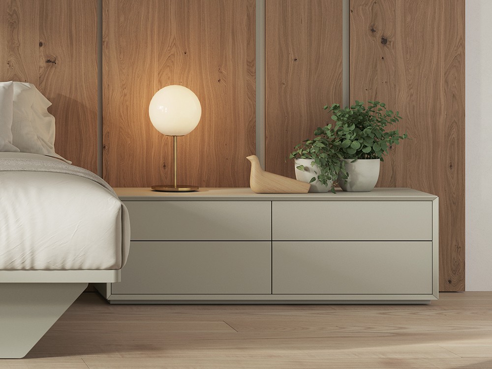 Mesita de noche con cuatro cajones lacada de Vive muebles