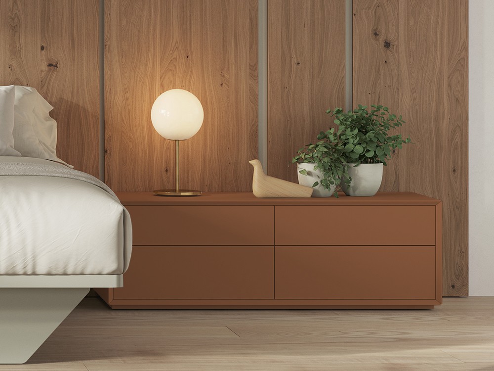 Con reguladores de altura en la tarima, la mesita Angul se ajusta a tu estancia