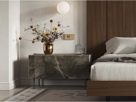 Mesita de noche Sora con dos cajones con frente en cristal impreso Stone Vive muebles