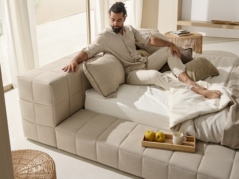 acogedores volumenes y tapizados a elegir York cama tapizada de Acana