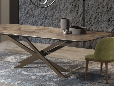 Detalle de la base escultórica de metal epoxy de Juliet mesa de comedor fija de Tabula