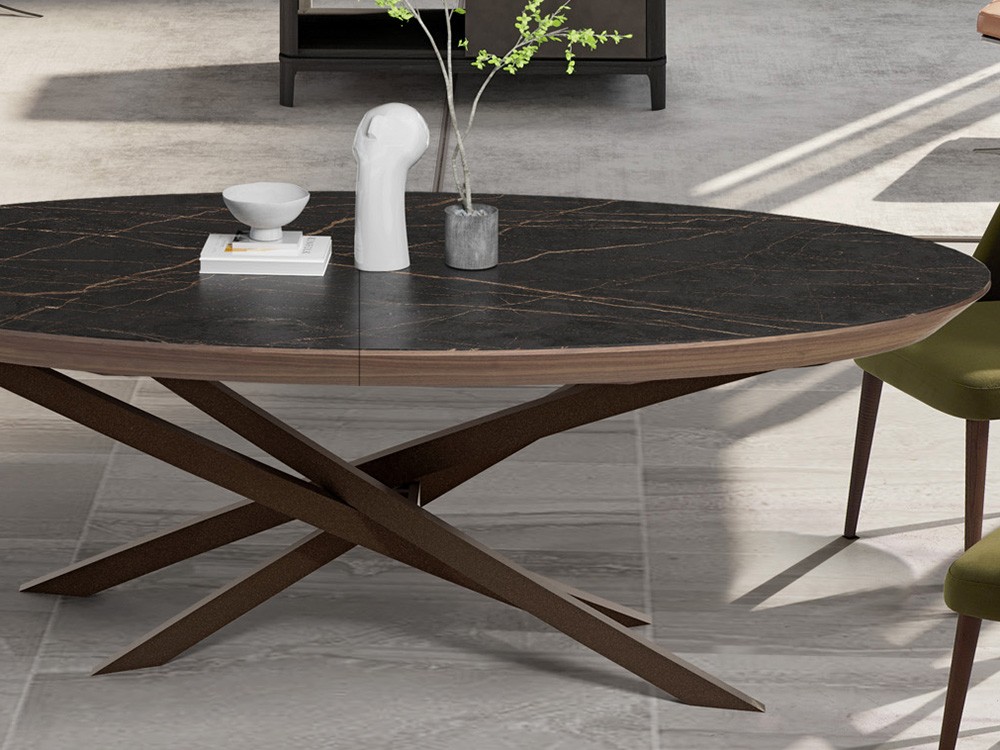 Detalle de las patas cruzadas en metal epoxy mesa Elitist ovalada con una extensión Tabula