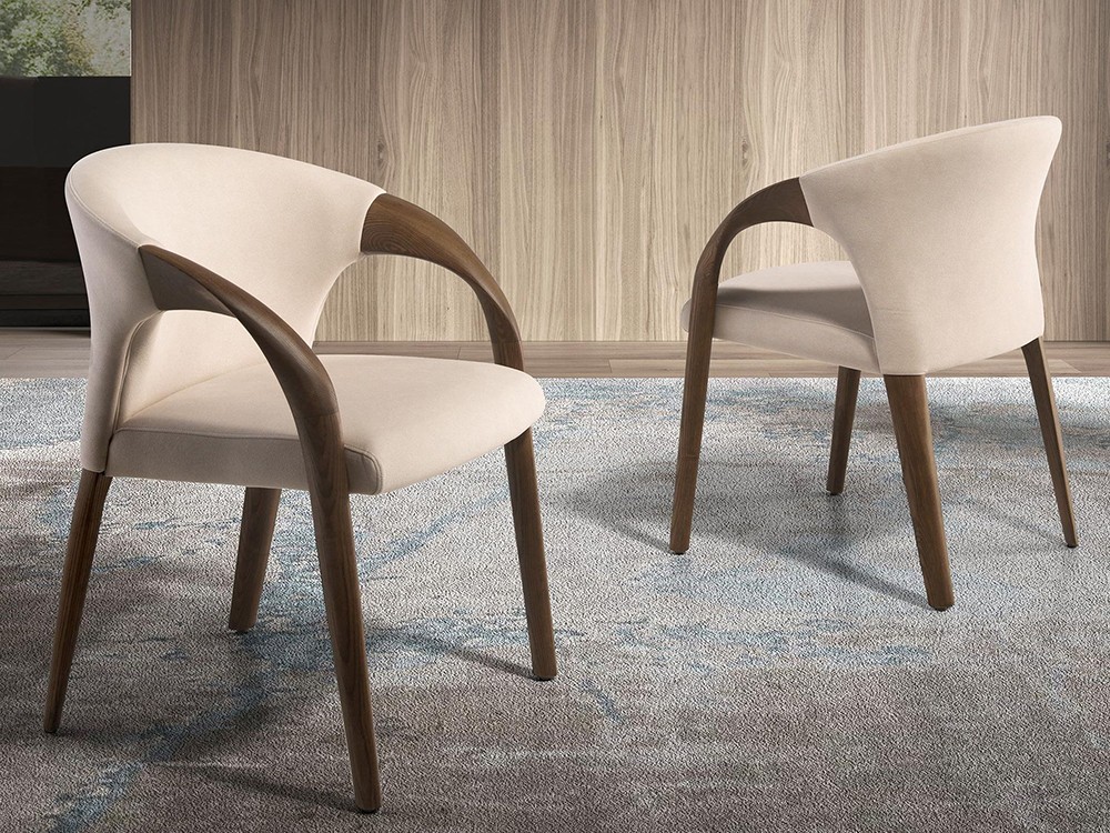 Silla con reposabrazos tapizada en tejido aterciopelado 5151 de Ángel Cerdá