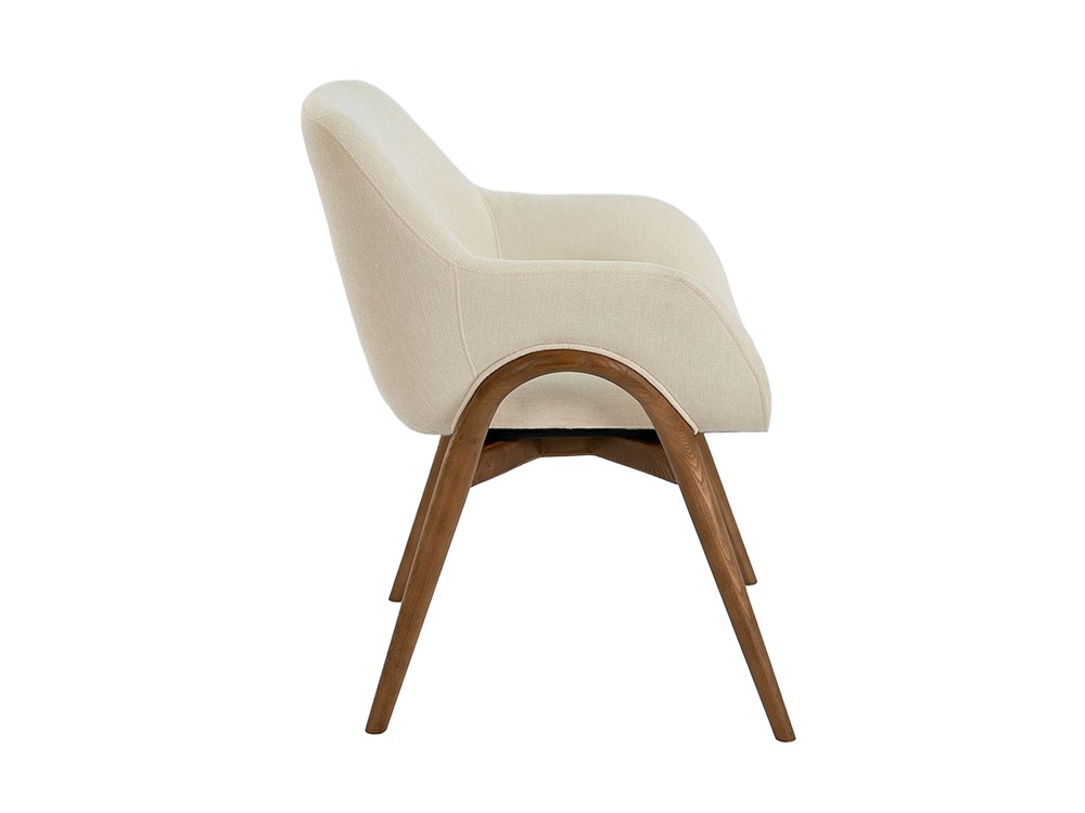 De líneas redondeadas y confortables brazos, silla 4197 de Ángel Cerdá