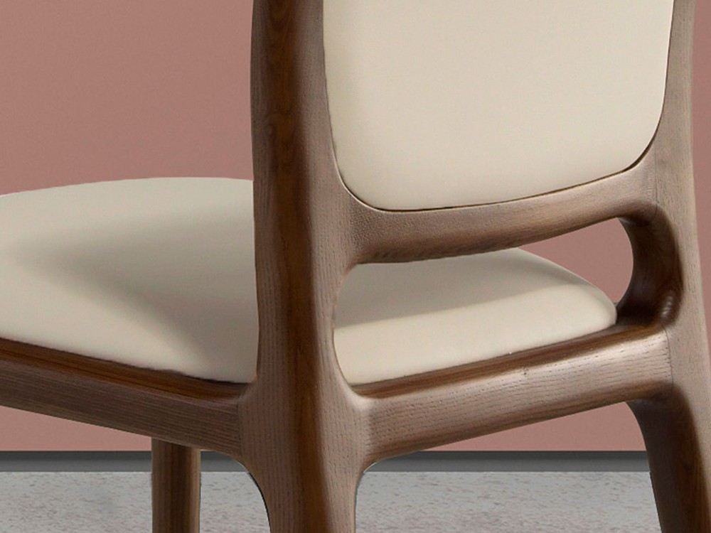 Detalle de la madera y la polipiel en color crema de la silla de comedor 4169 de Ángel Cerdá