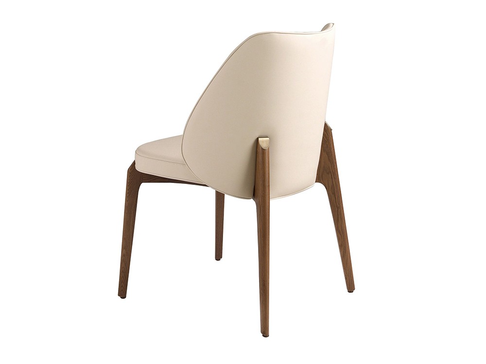 Con estructura de madera teñida en color nogal de Ángel Cerdá, silla 4207