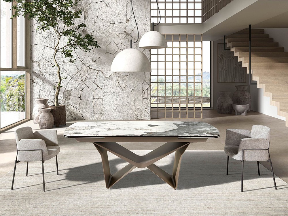 Con una estructura visualmente ligera, la silla 4170 es puro estilo en tu comedor