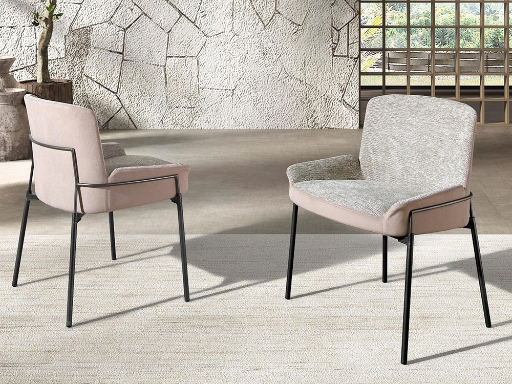 Silla que combina un tapizado en tejido gris y otro de terciopelo marrón 4171 de Ángel Cerdá