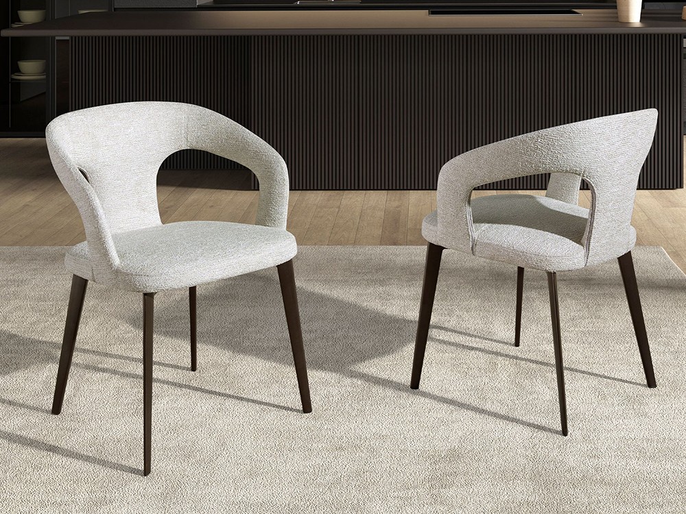 Silla tapizada en tejido blanco roto con patas de metal 4173 de Ángel Cerdá