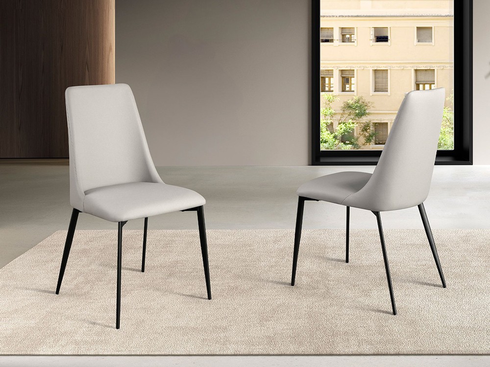 Con asiento tapizado en polipiel gris claro y patas de metal 4184 silla de comedor de Ángel Cerdá