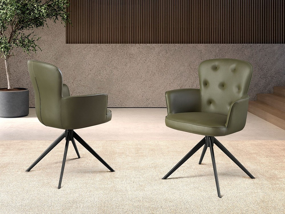 Tapizada en polipiel con detalles capitoné y base de metal giratoria, silla 4192 de Ángel Cerdá