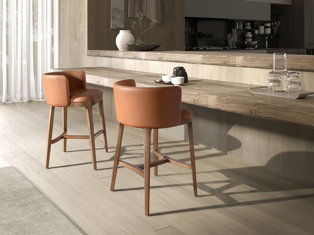 Diseño de líneas redondeadas para el taburete alto 4158 de Ángel Cerdá