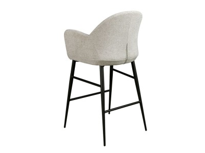 Asiento acogedor de líneas redondeadas tapizado en tejido gris claro 4174 de Ángel Cerdá
