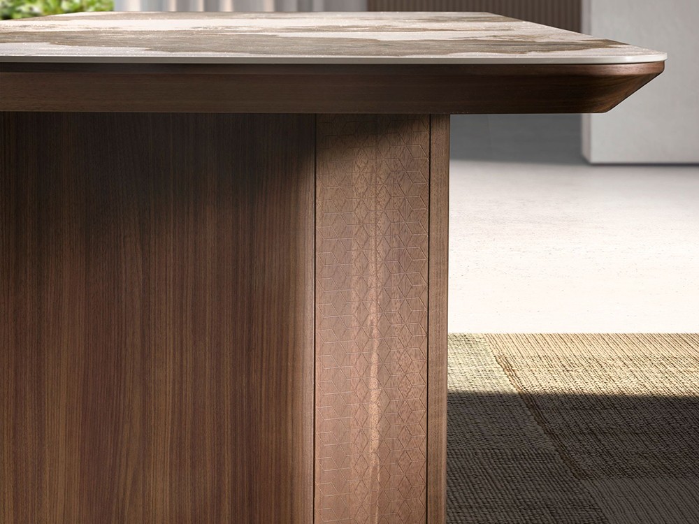 Detalle de las patas labradas en chapa natural de nogal, mesa fija 1129 de Ángel Cerdá