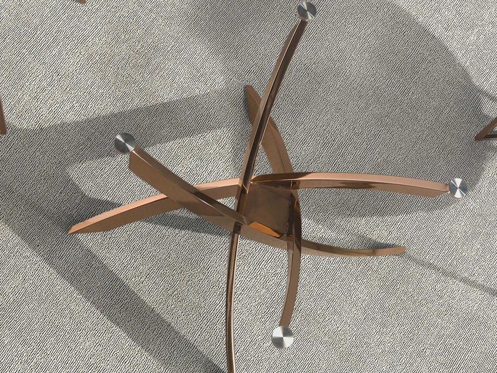 Patas esculturales de acero en acabado oro mate mesa rectangular 1169 de Ángel Cerdá