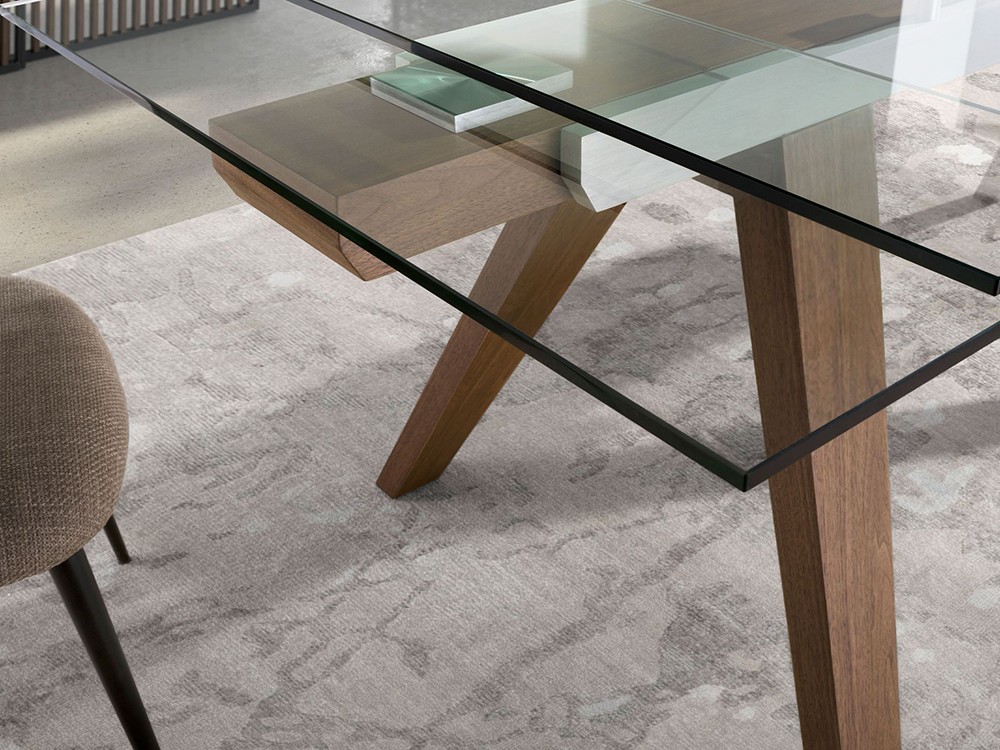 Detalle del sobre de cristal templado transparente de la mesa 1131 de Ángel Cerdá