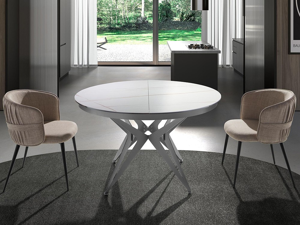 Combina la mesa redonda extensible 1119 de Ángel Cerdá con otras piezas de la colección de comedor