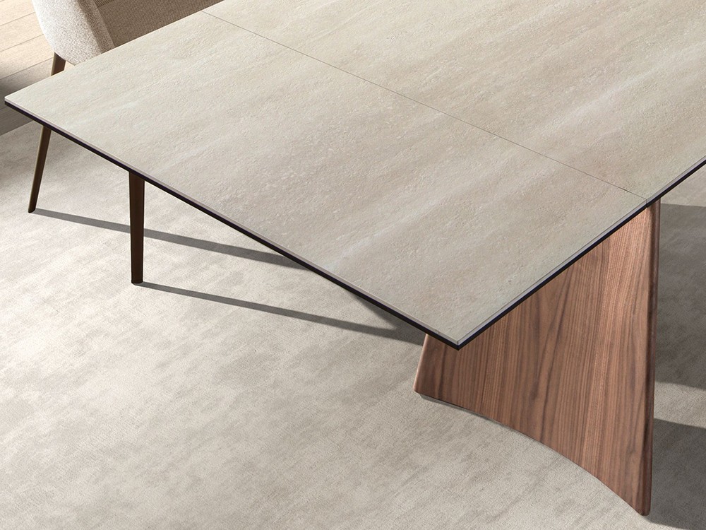 Detalle del sobre porcelánico y la base de acero pintado, mesa 1164 de Ángel Cerdá