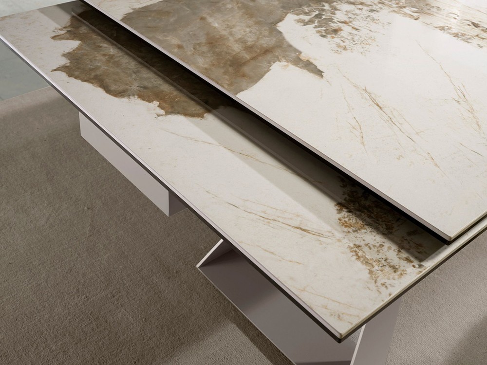 Detalle del sobre y extensibles de la mesa 1117 de Ángel Cerdá