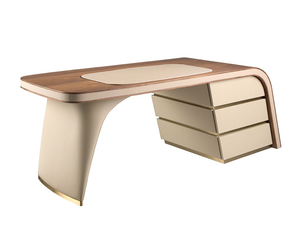 Combina la chapa natural de nogal con la polipiel y detalles de metal dorado, escritorio 3268 Ángel Cerdá