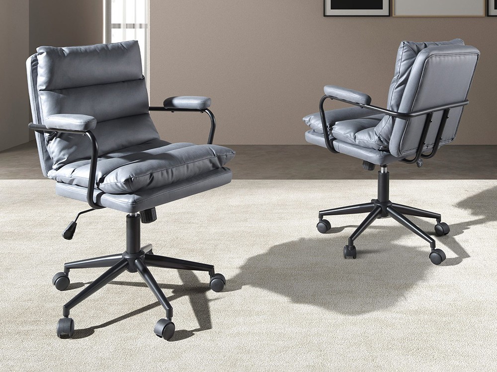 Tapizado en tejido gris con base y brazos de acero negro, sillón 4155 de Ángel Cerdá