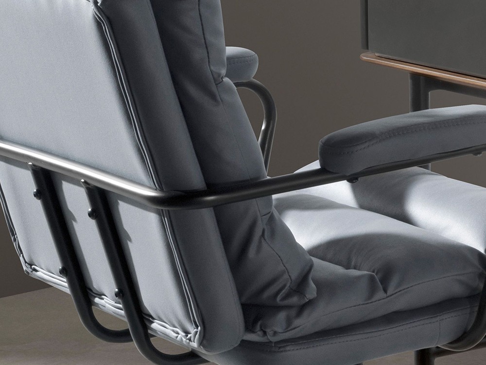 Detalle del tapizado el tejido gris de Ángel Cerdá