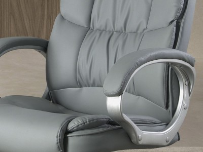 Detalle del tapizado en polipiel y los reposabrazos de pvc, silla giratoria 4154 angel cerda