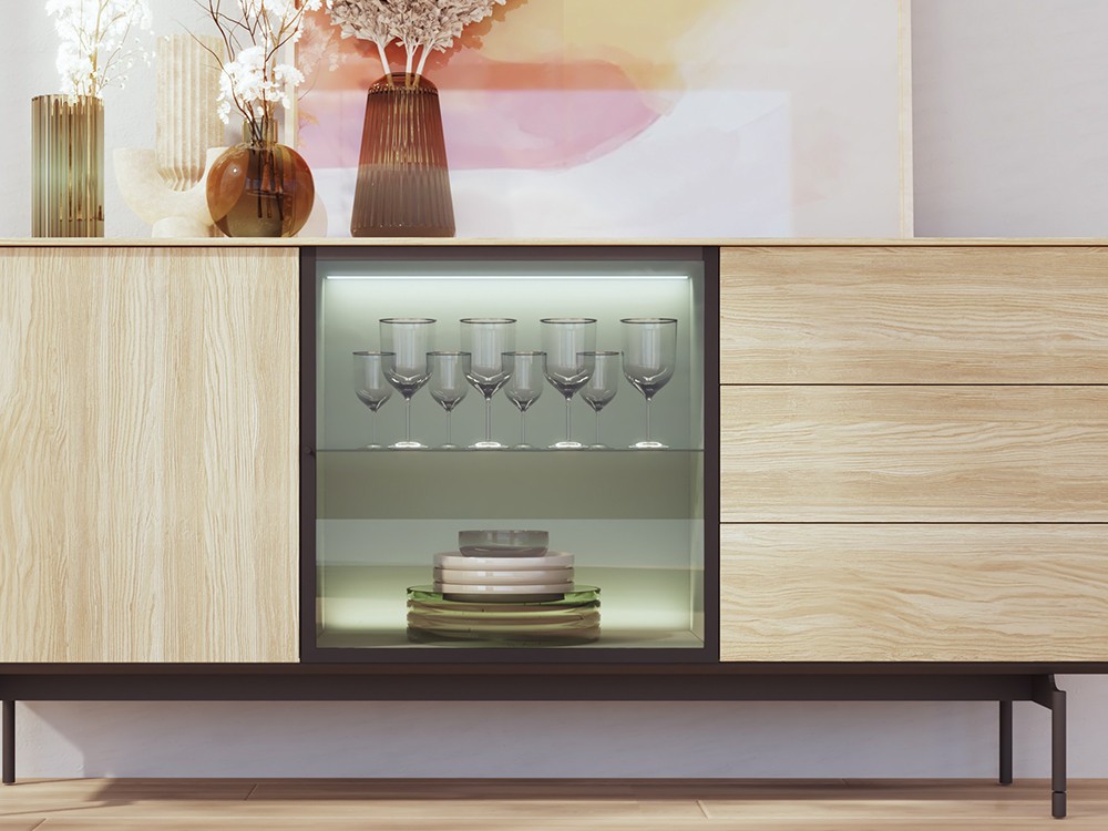 Con tres cajones, vitrina y puerta aparador 877 de piñero y cabrero