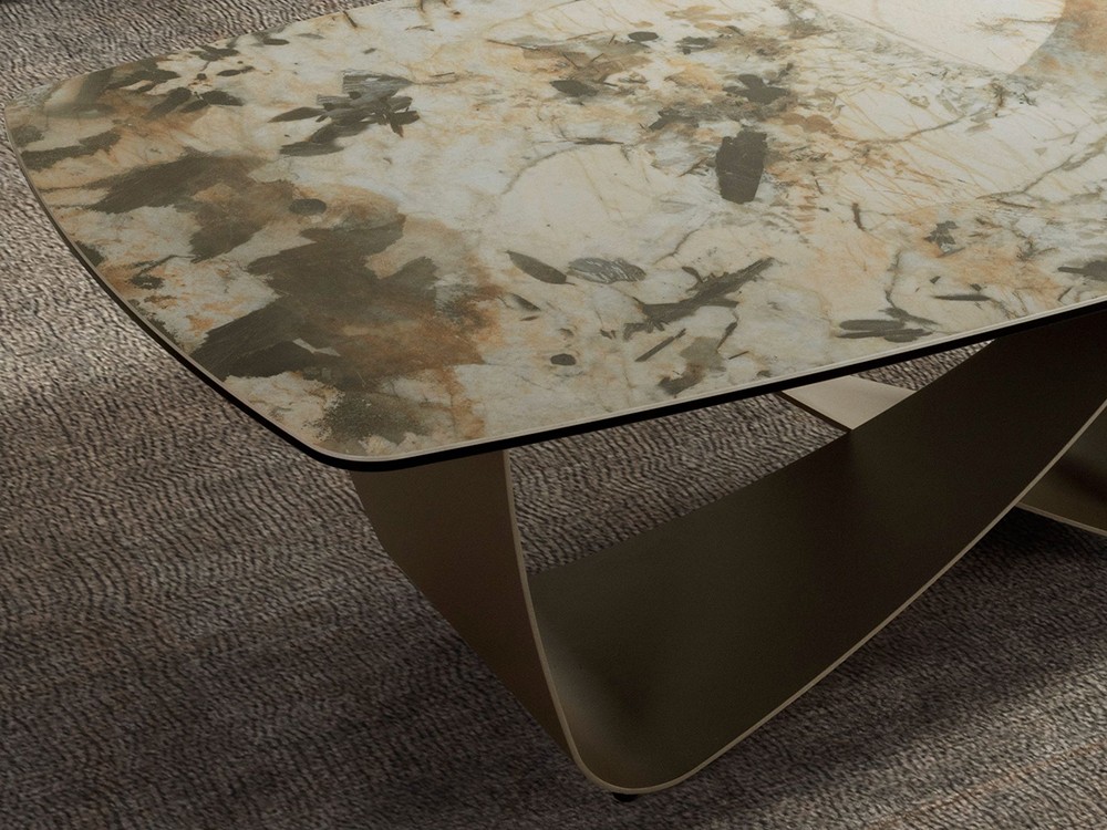 Sobre porcelánico en tonos tierra y grises para la mesa 2144 de Ángel Cerdá