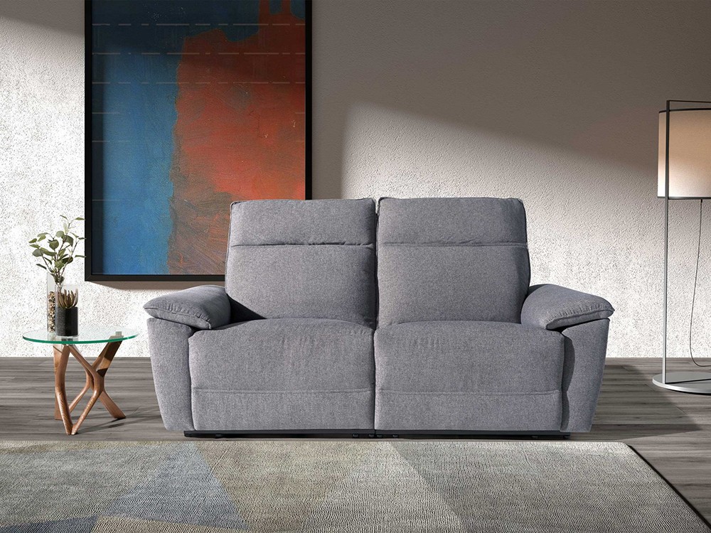 Mesa auxiliar con sobre de cristal y base de madera color nogal 2127 de Ángel Cerdá