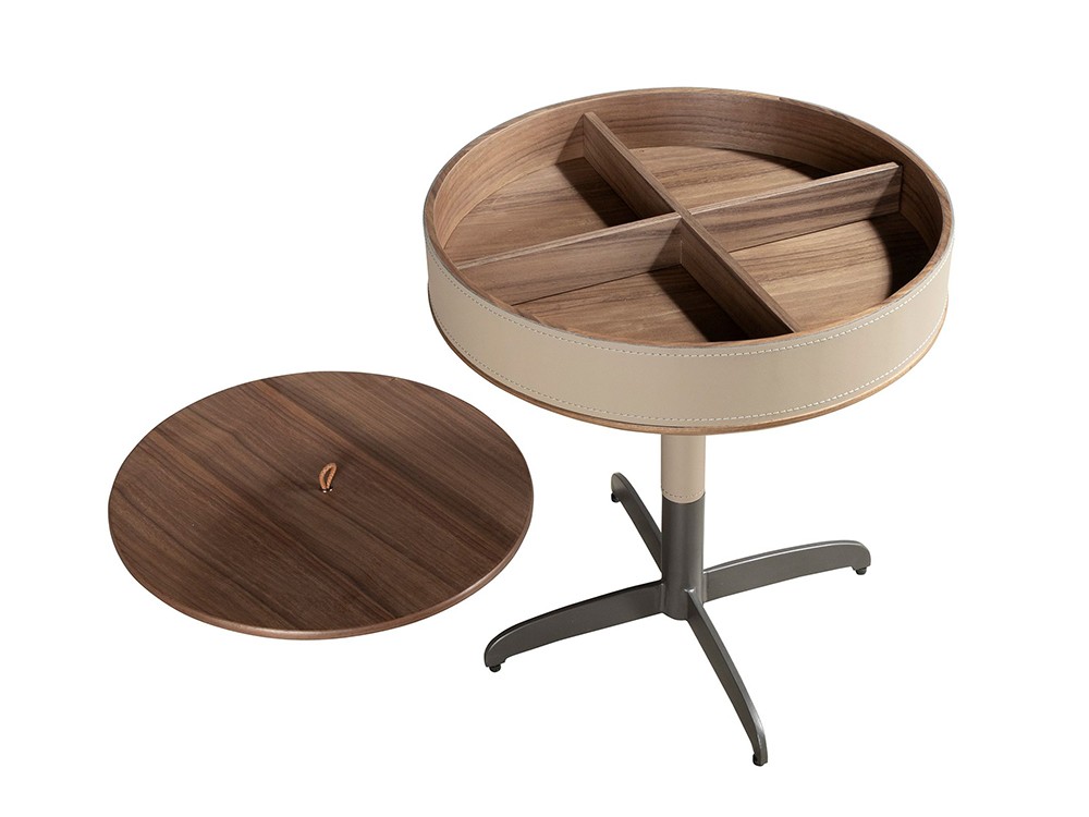 Hueco interior en chapa natural de nogal 2156 mesa auxiliar de Ángel Cerdá