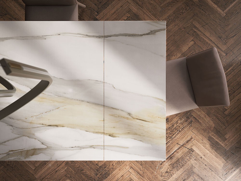 Las extensiones de la mesa Premier Keramik Drive siguen la veta del sobre