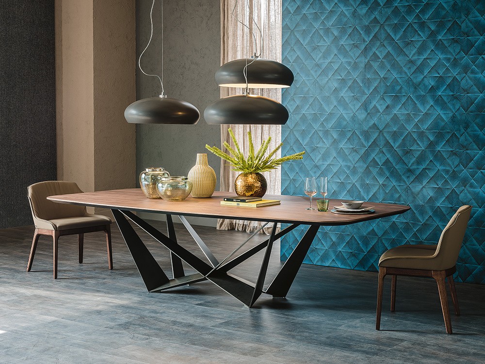 Puedes combinar la mesa Skorpio Wood con otras piezas de Cattelan