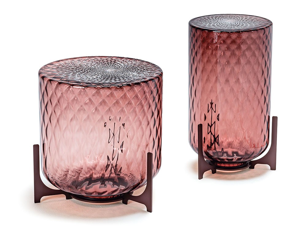 Puedes elegir entre las dos medidas de la mesa auxiliar Dodo Melanzane de Cattelan