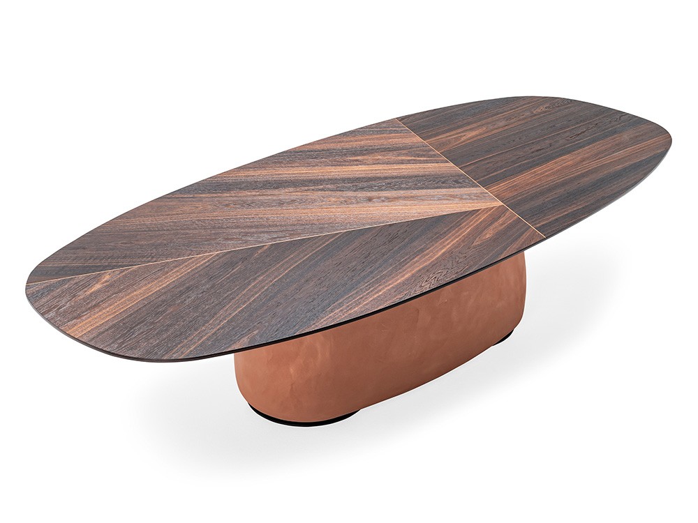 Combina el acabado del sobre madera con la base de arcilla en la mesa Botero Keramik Cattelan